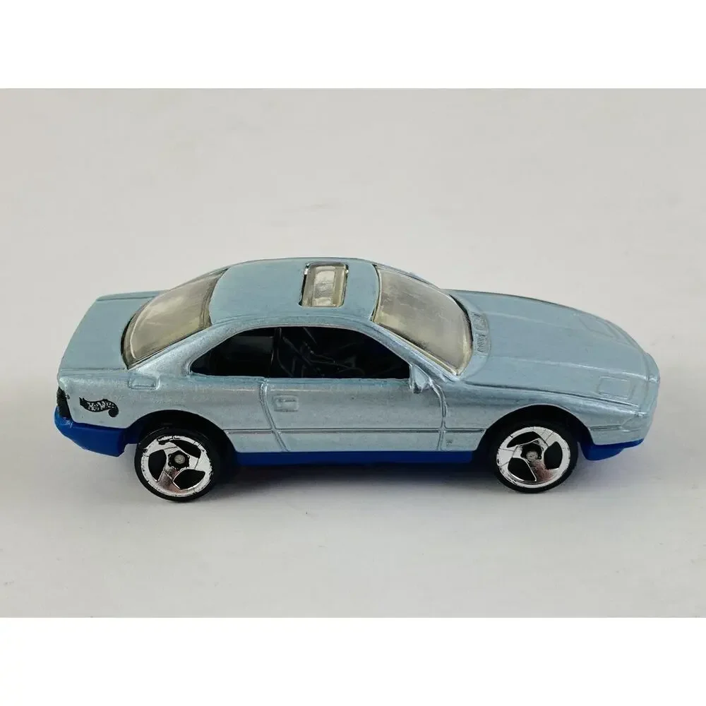 Hot Wheels BMW 850i Toy Car Moon Roof Concealed Headlights Blue 3